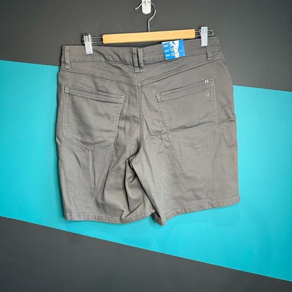 Kuhl Green Bermuda Shorts Lightweight Casual Wear - Picture 4 of 11